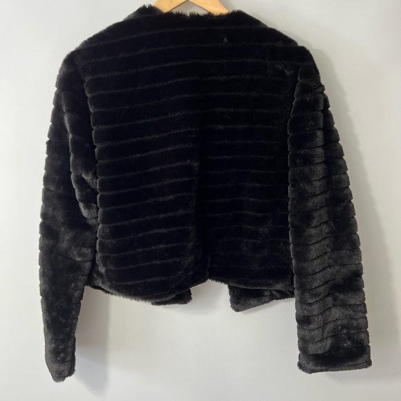 Elegant Black Faux Fur Jacket - Picture 7 of 9